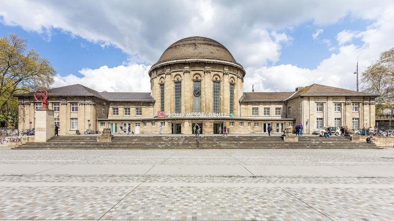 Bahnhof Köln-Messe/Deutz mit Ottoplatz
