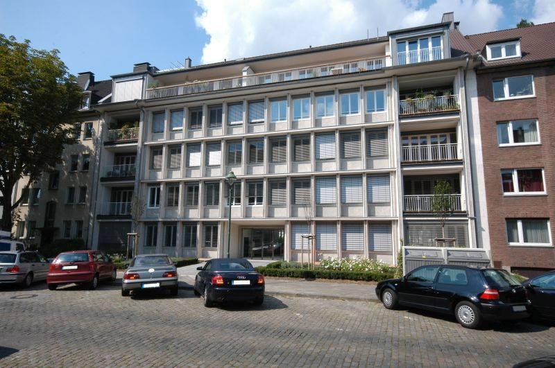 Umnutzung eines B�rogeb�udes zu Eigentumswohnungen - D�sseldorf