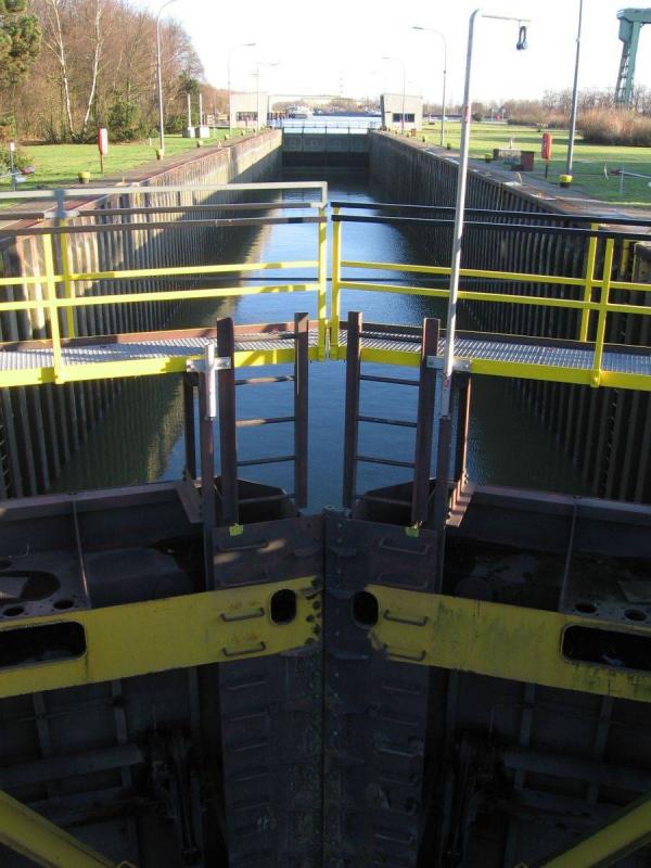Schleuse Friedrichsfeld - Voerde