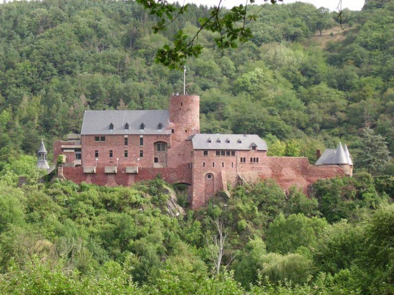 Burg Hengebach  - Heimbach