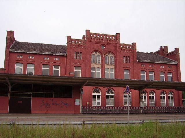 Bahnhofsempfangsgeb�ude Warburg - Warburg