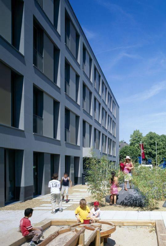 Seniorenstift und Kindergarten 