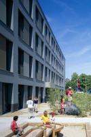 Seniorenstift und Kindergarten 