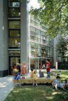Seniorenstift und Kindergarten 