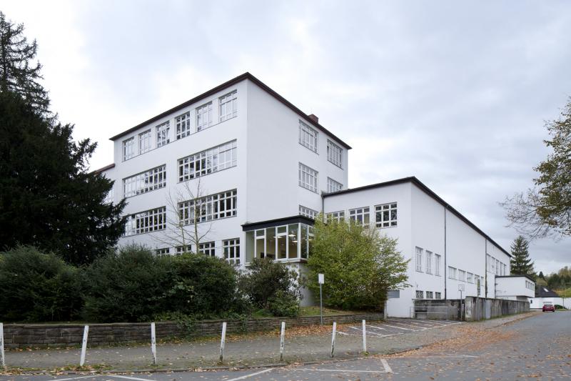 Grashof-Gymnasium mit Direktorenwohnhaus