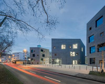Straßenansicht von Südwesten