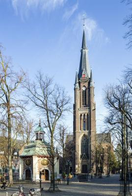Marienbasilika mit Gnadenkapelle im Vordergrund