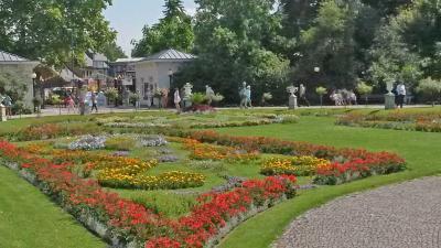 Haupteingang mit französischem Parterre