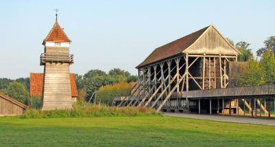 Soletum und Gradierwerk im Salinenpark Rheine