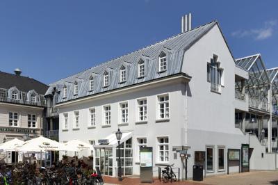 Südwestansicht mit Anschluss an die Alte Apotheke