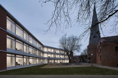 Verwaltungsgebäude am Coesfelder Kreuz, Innenhof mit Bestand