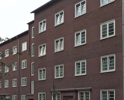Eulerhof, Fassade an der Degerstraße