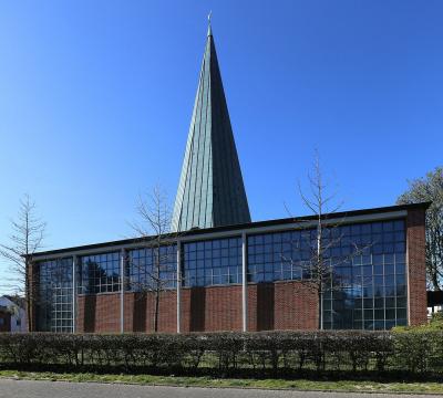 St. Maria Königin Düsseldorf Straßenansicht