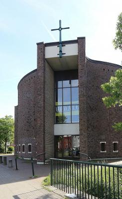 Franz-von-Sales-Kirche, Eingang