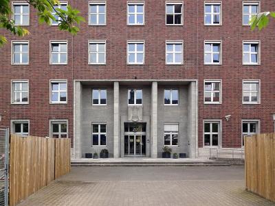 Ansicht Neusser Straße 20, Portal mit Adler
