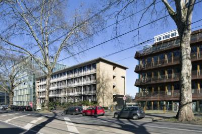 Drahthaus Gesamtansicht Straße
