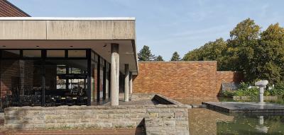 Museum für Ostasiatische Kunst mit Wasserbecken