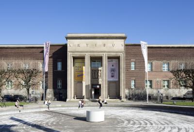 Blick auf den Ostflügel des Museums