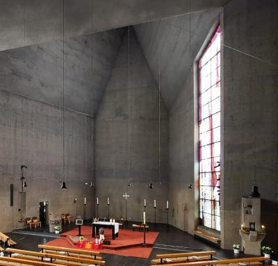 Innenraum Altarbereich St. Hubertus Aachen