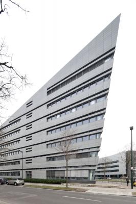 Spitz zulaufender Gebäuderiegel an der Hammer Straße