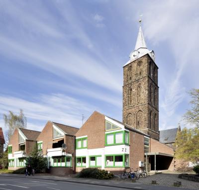 Blick auf den Kirchturm der Marienkirche Minden