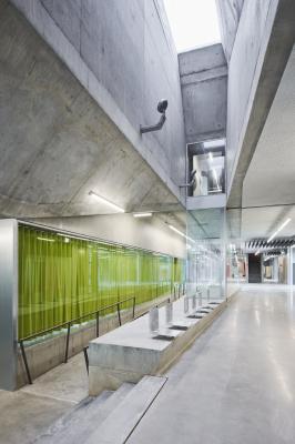Atrium Haupteingang