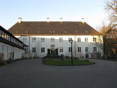 Ansicht Innenhof Schloss Benkhausen vor der Sanierung