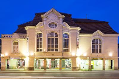 Gesellschaftshaus Weserklause, erleuchtet