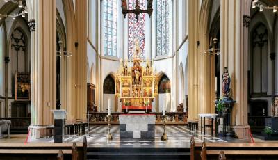 Hauptaltar Stiftskirche St. Johann Baptist und Petrus Bonn