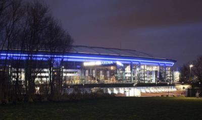 Fußballstadion bei Nacht