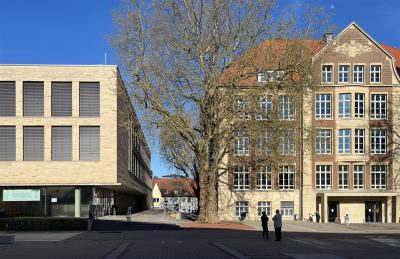 Frontansicht Bestands- und Erweiterungsbau