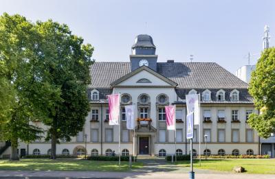 Südseite mit der Hauptfassade des Amtshauses