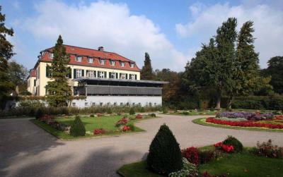 Ansicht von Süden mit Wintergarten
