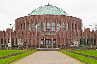 Blick vom Ehrenhof zur Tonhalle