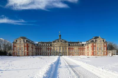 Schloss Münster, Ansicht im Schnee