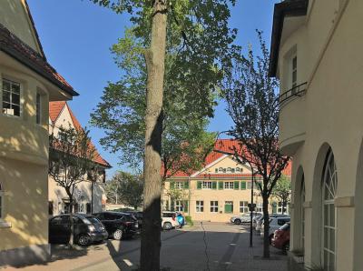 Rote Kolonie Troisdorf, Bismarckplatz mit Kita