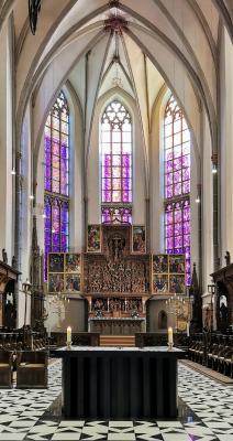 Blick in den Chor mit Altar von St. Nicolai