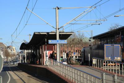 Stadtbahnhaltestelle auf der Evinger Straße