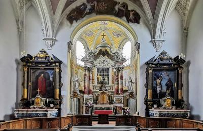 Blick Richtung Chor in der Kreuzbergkirche 