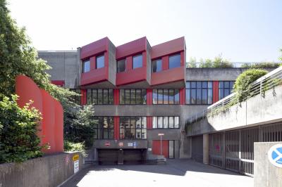 Zugang Dagobertstraße mit Tiefgaragenzufahrt