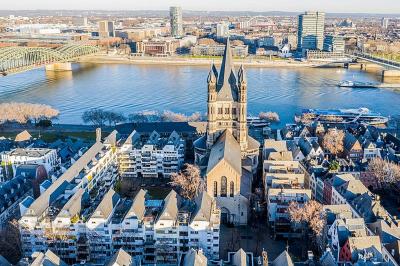 Schrägluftbild aus Richtung Westen