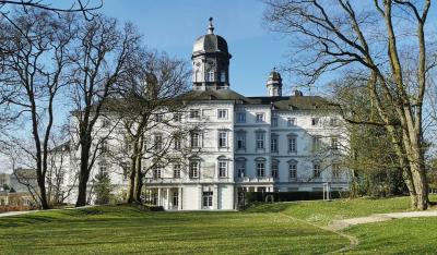 Schloss Bensberg, Ansicht von Osten