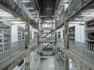Offener Luftraum mit Galeriegeschossen