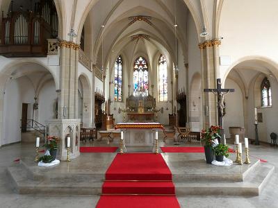 Vierung mit Chor und Altar