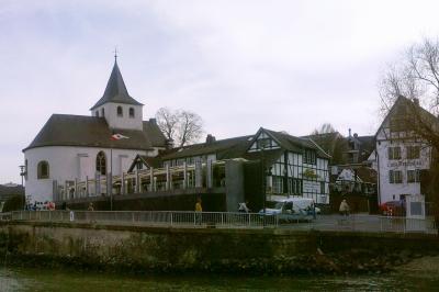 Ansicht aus Blickrichtung Nordwesten, Nachbarbebauung in Fachwerk aus dem 18. Jahrhundert