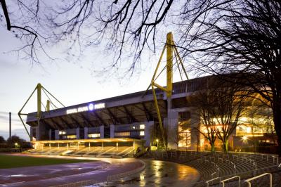 Signal Iduna Park bei Nacht