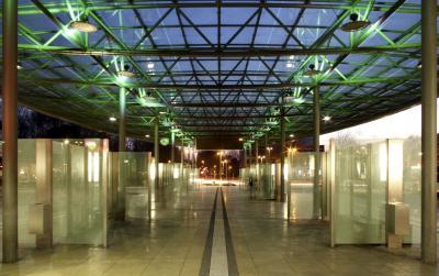 Blick durch den Omnibusbahnhof