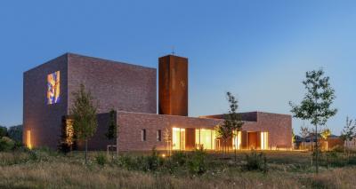 Begegnungszentrum St. Petrus, Kapelle und Pfarrheim von Nordosten