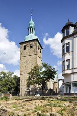Kirchturm St. Peter mit barocker Turmhaube