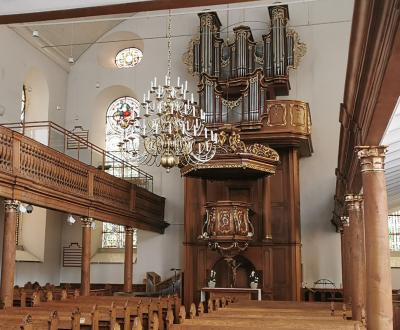 Innenansicht ev. Kirche Lennep mit Blick zur Orgel